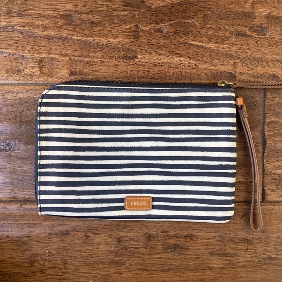 Fossil Handbags - Fossil Striped Eliza Large Wristlet Navy/White Zip Spring Summer Nautical